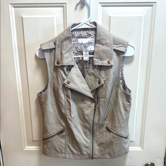 American Rag faux leather Women's Tan Sleeveless Vest size L - Picture 1 of 7
